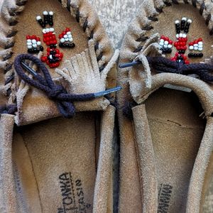 Minnetonka Classic Kids Moccasins  size 3